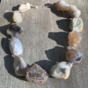 Vintage | Unique Necklace with Agate and Lightning Strikes.